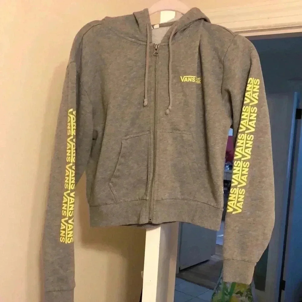 Vans zip up hoodie with front pockets. Size XS